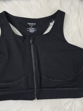 TORRID low Impact Wireless Zipfront Active Sports Bra, Black, SIZE 0 Nwt